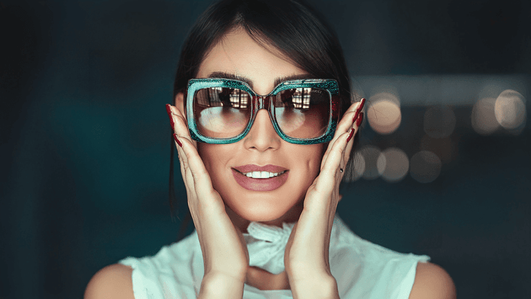 راهنمای انتخاب عینک ‌های بزرگ برای استایل های مختلف
